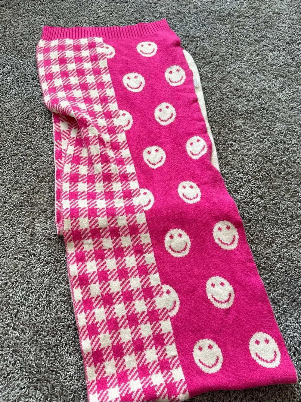 Dolls Kill Hot Pink & Cream Smiley Houndstooth Knit Scarf